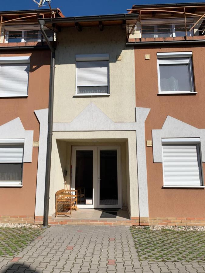 Indi Apartman Siofok Luaran gambar
